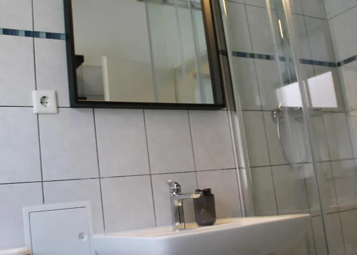 Mit 2 Betten In Flughafennaehe 아파트 파더본